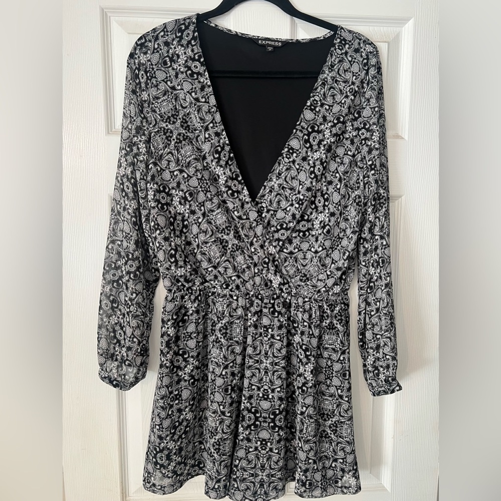 Express Monochrome Patterned Long Sleeve Romper